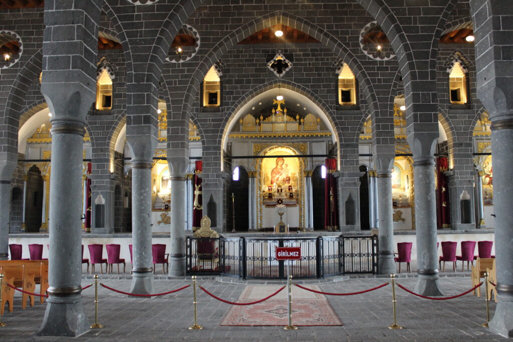 Surp Giragos Ermeni Kilisesi Giriş